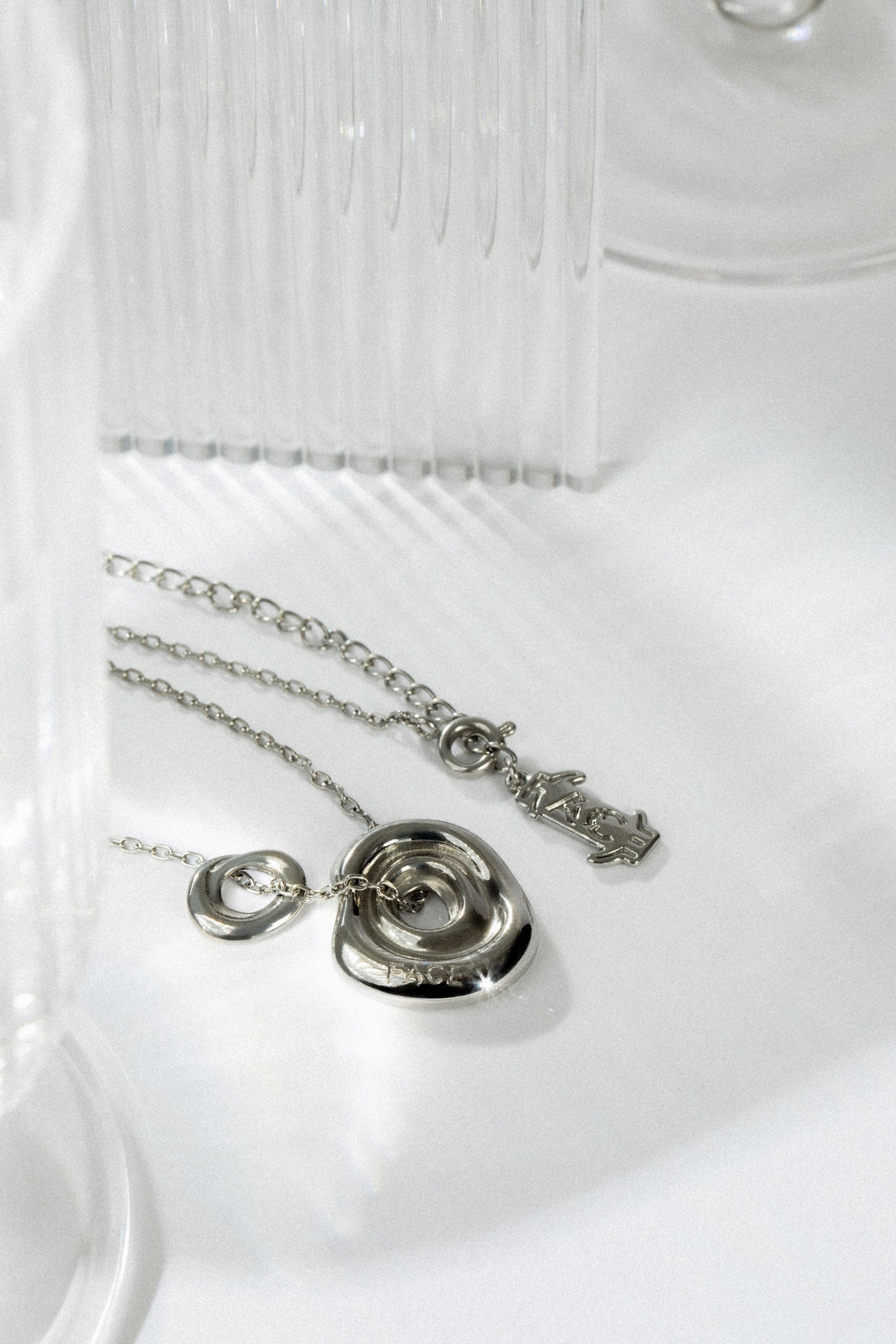 Jimin - Merch Oficial Exhibición "The Truth Untold" - Collar "Face"