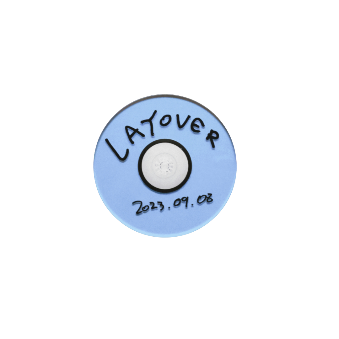 V - Layover Merch Oficial "Posavasos"